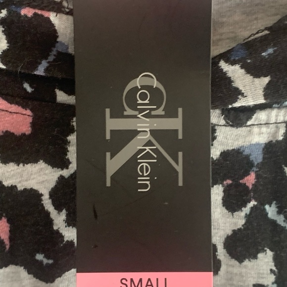 🎆 CALVIN KLEIN TOP (SMALL) NWT 🎆 - Picture 11 of 11